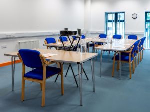 Office E in a boardroom configuration and a projector facing the screen.